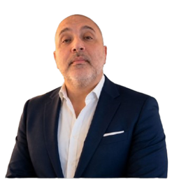 Porträtt av Reza Djam, medgrundare och CFO/COO på Giggera.